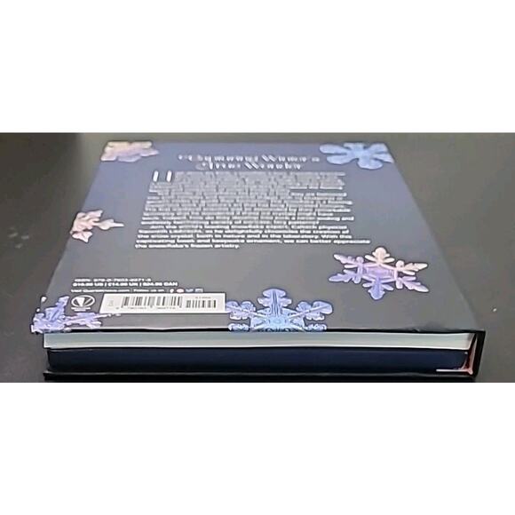 Capturing Snowflakes: Winter's Frozen Artistry Hardcover ISBN 9780760369715 - Picture 6 of 7